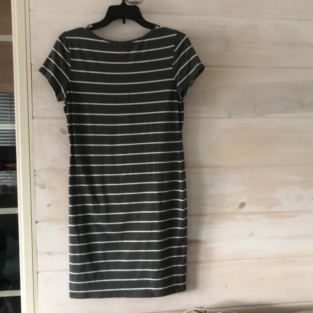 H&M Basic T-Shirt Dress - Picture 3 of 4